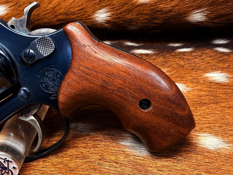 Smith & Wesson High Grade Walnut Grips (J Frame Boot Grip Finger Groove)