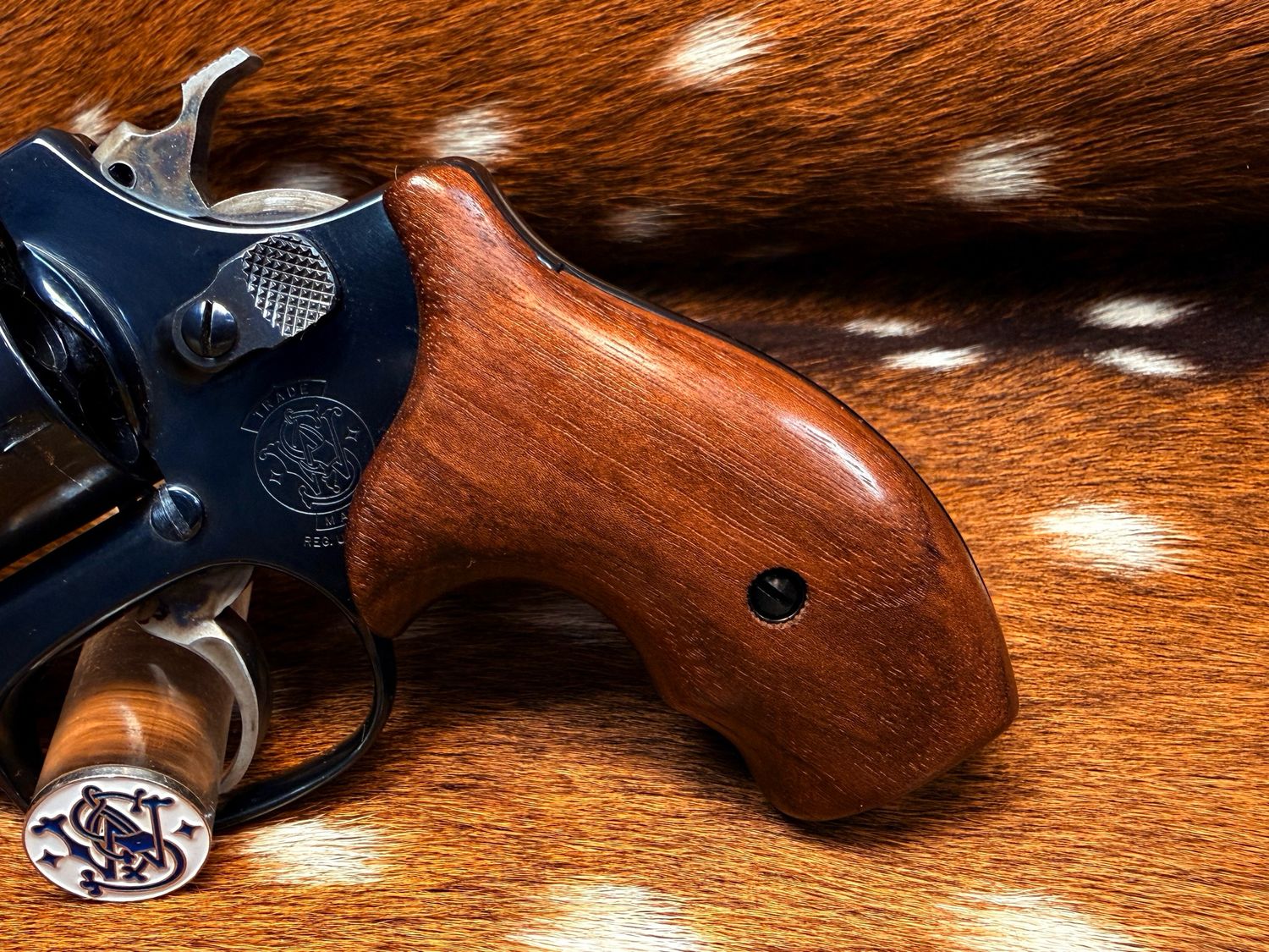 Smith & Wesson High Grade Walnut Grips (J Frame Boot Grip Finger Groove) Smith & Wesson High Grade Walnut Grips (J Frame Boot Grip Finger Groove)