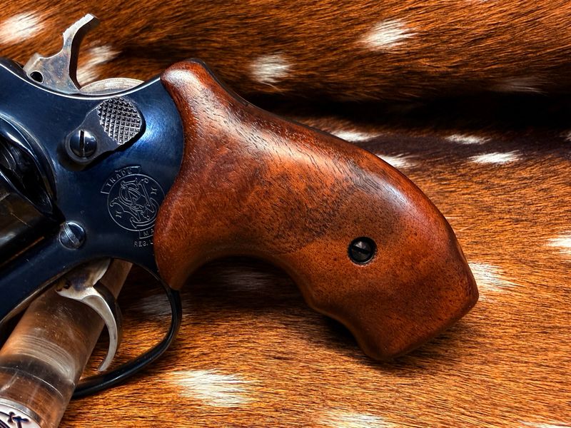 Smith & Wesson High Grade Walnut Grips (J Frame Boot Grip Finger Groove)