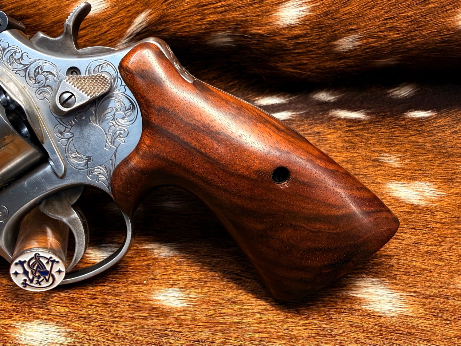 Smith & Wesson High Grade Hand-Select Walnut S&W Bear Hug Grips (N FRAME)