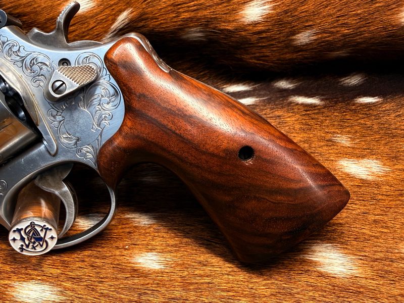 Smith & Wesson High Grade Hand-Select Walnut S&W Bear Hug Grips (N FRAME)