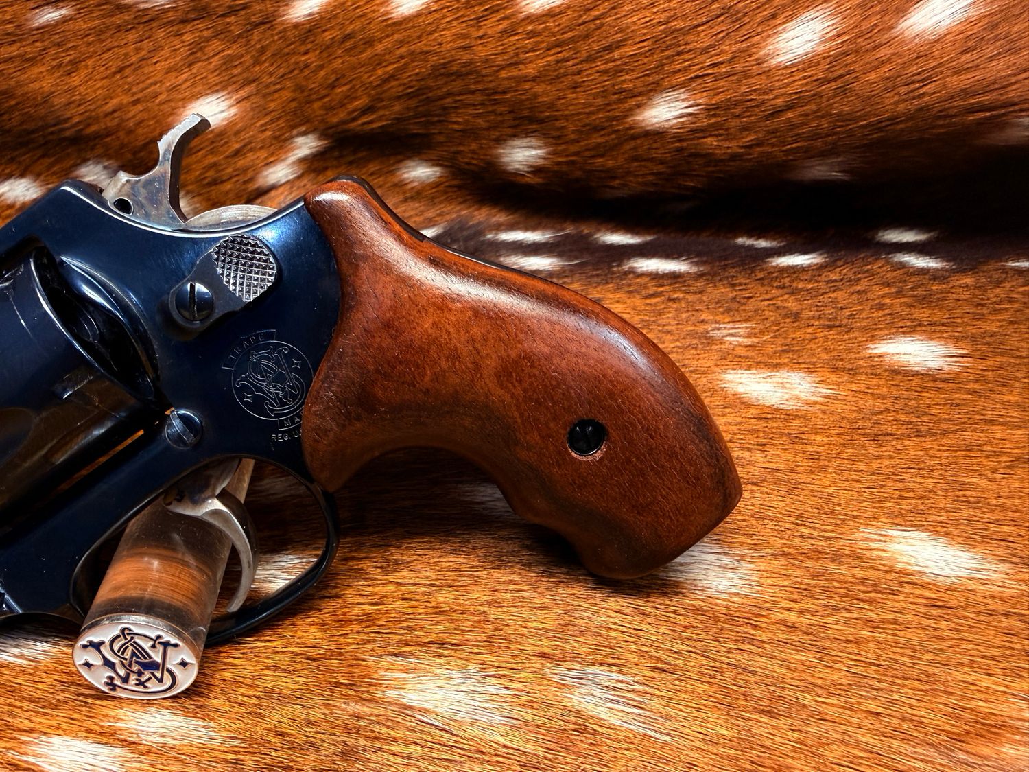 Smith & Wesson High Grade Walnut Grips (J Frame Boot Grip Finger Groove)