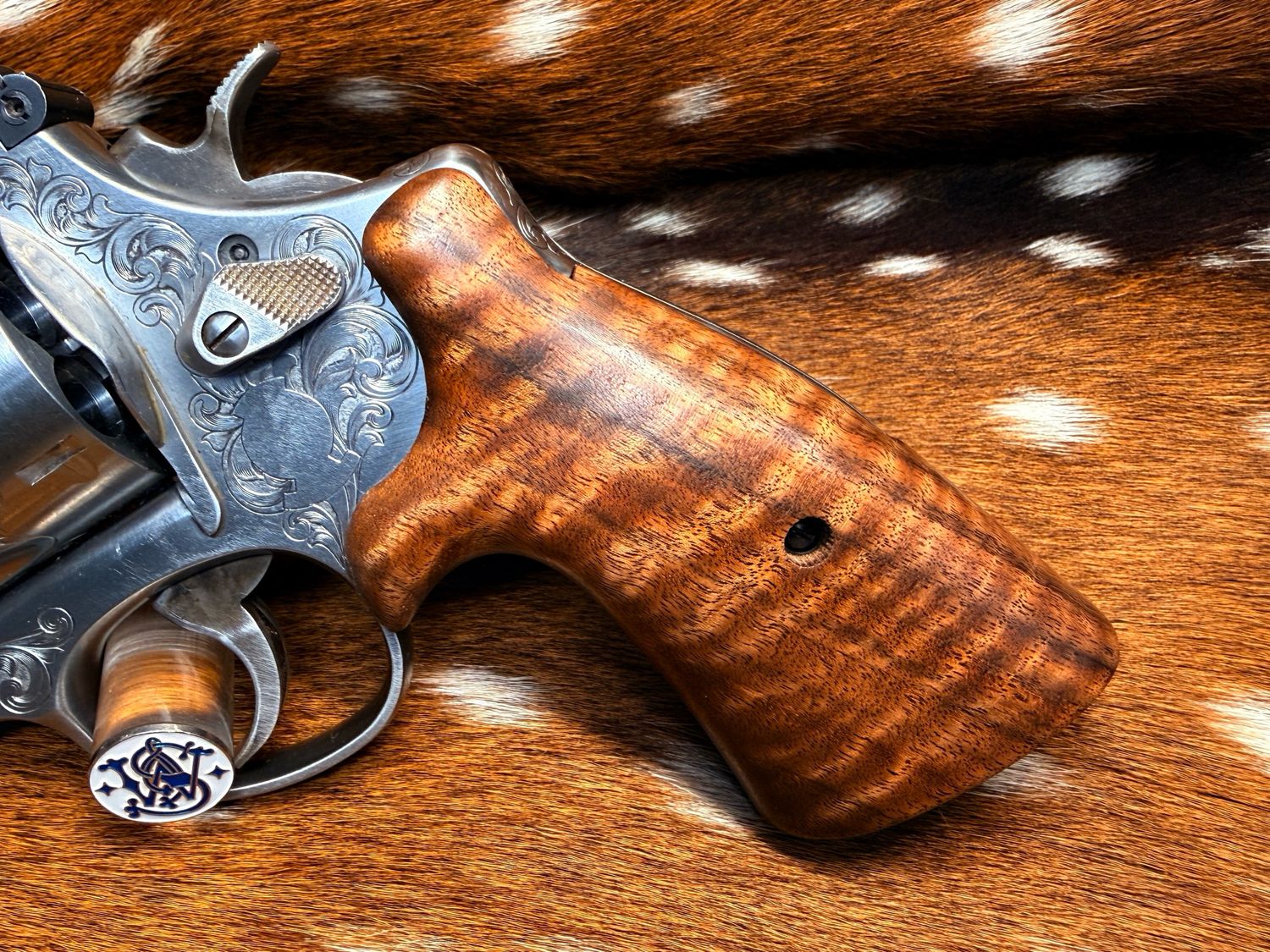 Smith & Wesson High Grade Hand-Select Walnut S&W Bear Hug Grips (N FRAME)