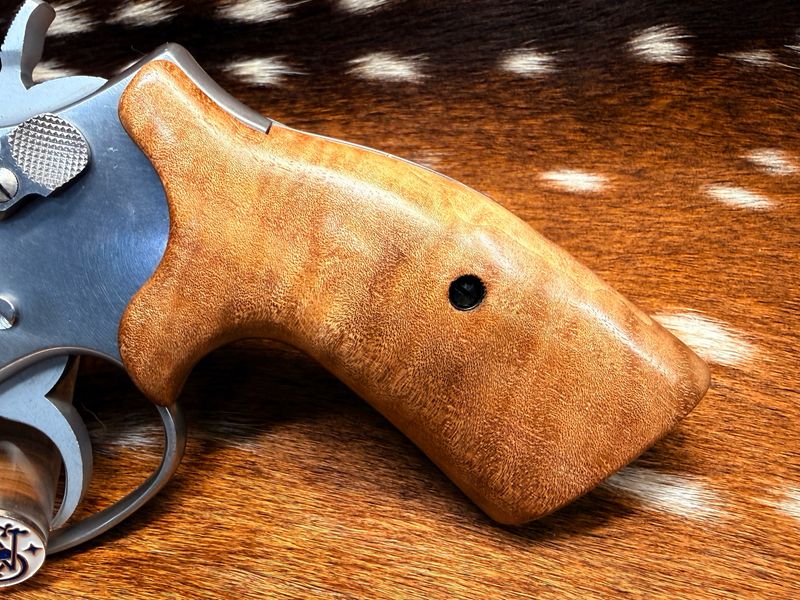 Smith & Wesson High Grade Hand Select Bastogne S&W Bear Hug Grips (K/L Round FRAME)