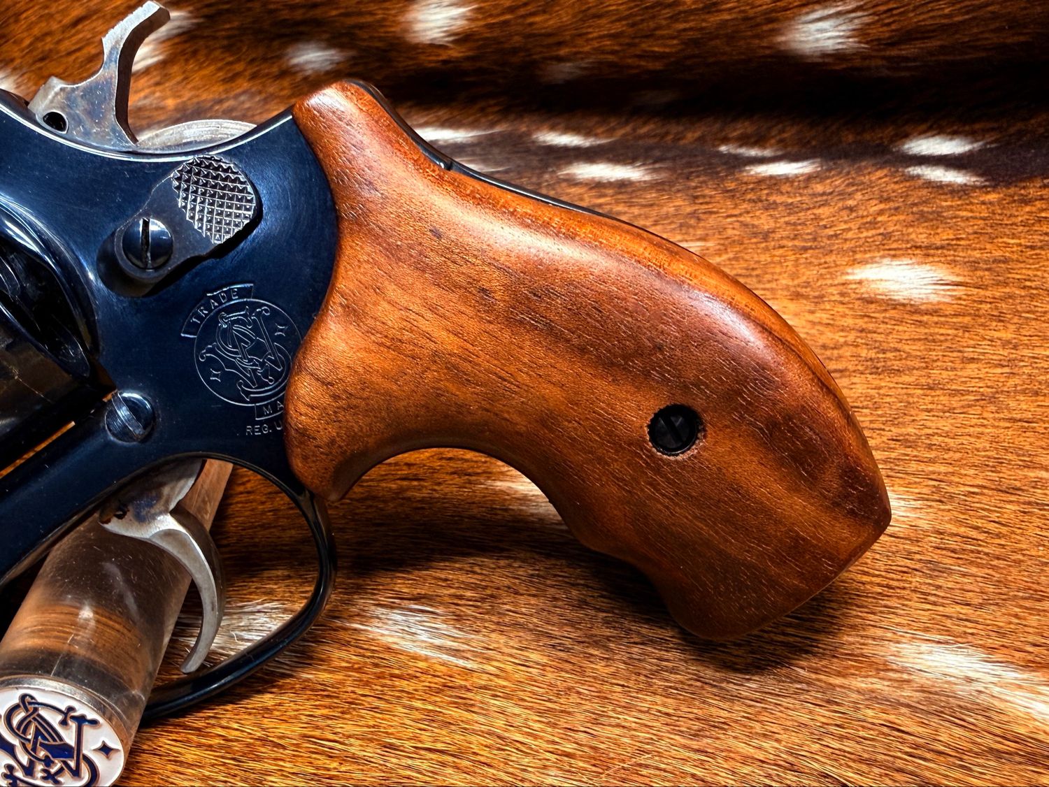 Smith & Wesson High Grade Walnut Grips (J Frame Boot Grip Finger Groove)