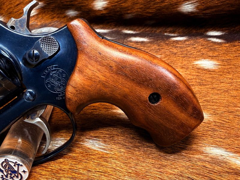 Smith & Wesson High Grade Walnut Grips (J Frame Boot Grip Finger Groove)