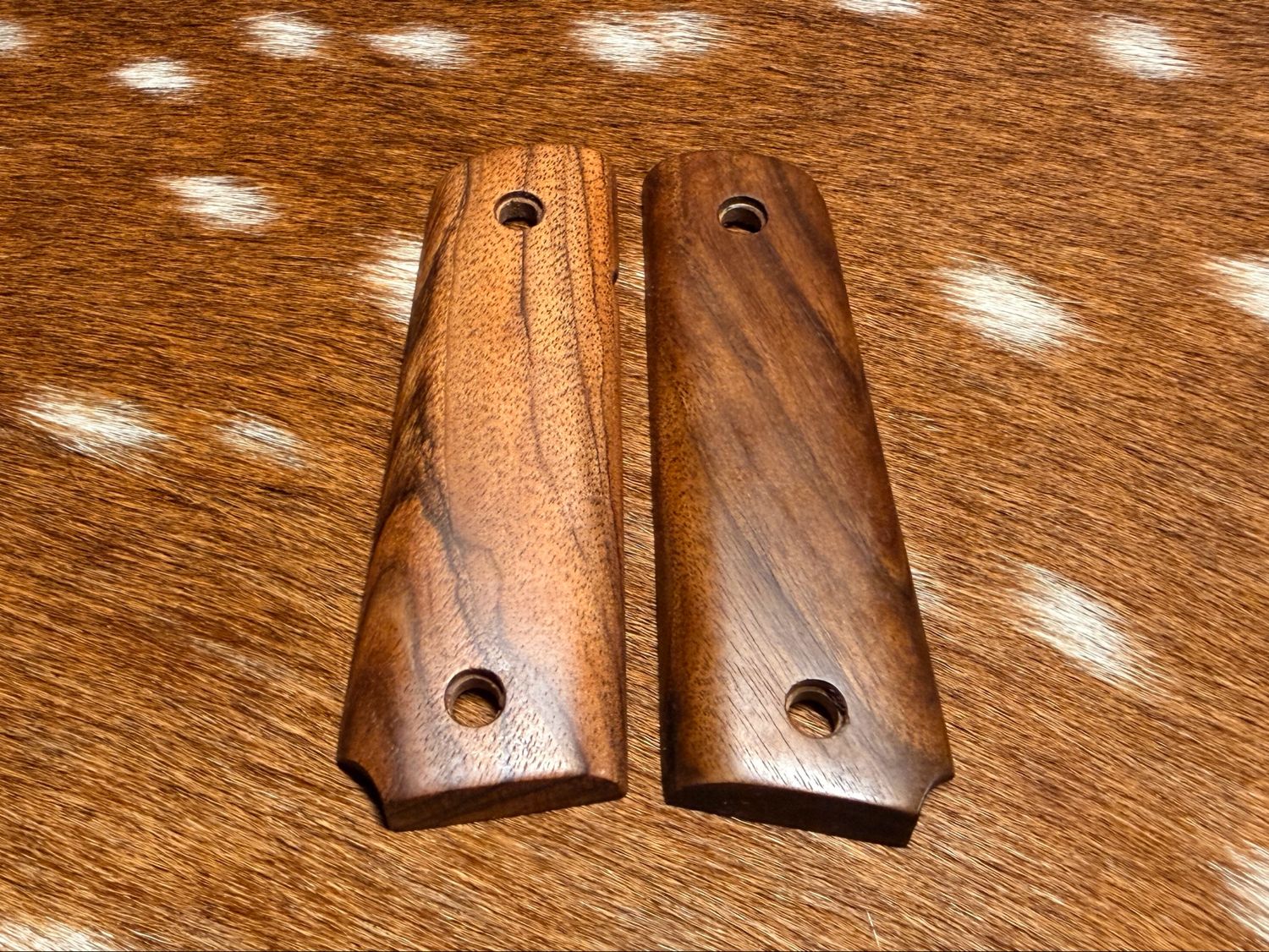 Traditional 1911 Walnut Grips Traditional 1911 Walnut Grips