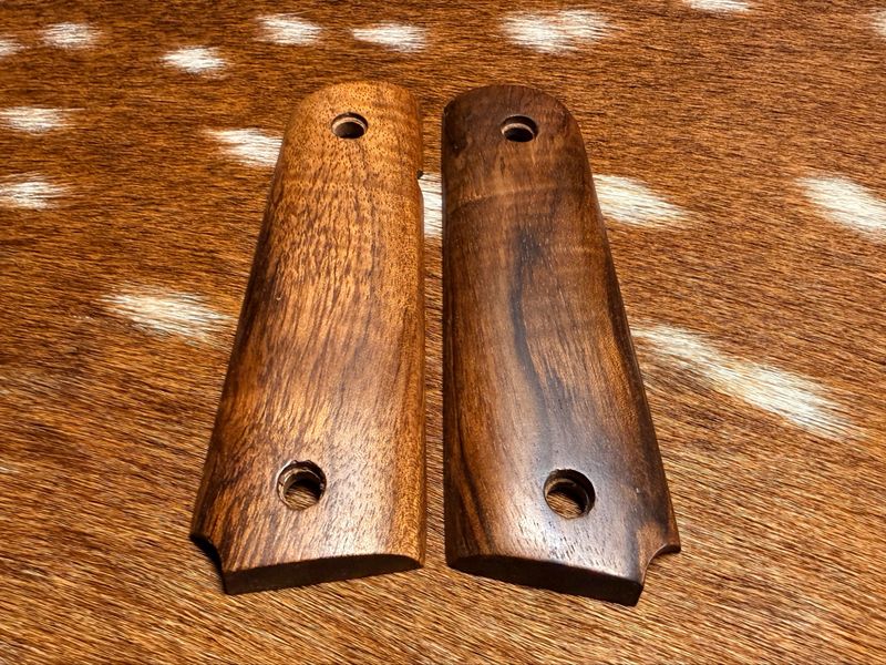 Traditional 1911 Walnut Grips