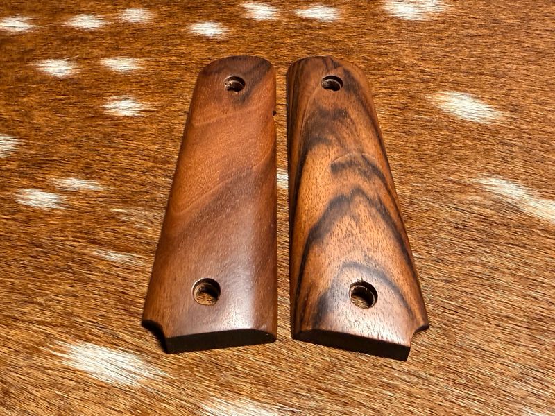 Traditional 1911 Walnut Grips