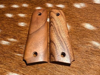 Traditional 1911 Walnut Grips
