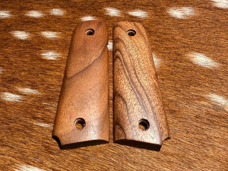 Traditional 1911 Walnut Grips
