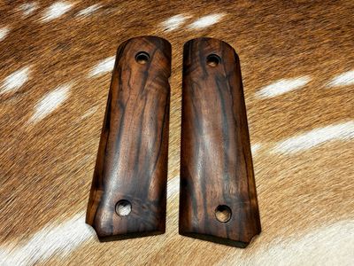 Traditional 1911 Walnut Grips