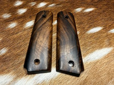 Traditional 1911 Walnut Grips