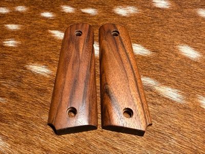 Traditional 1911 Walnut Grips