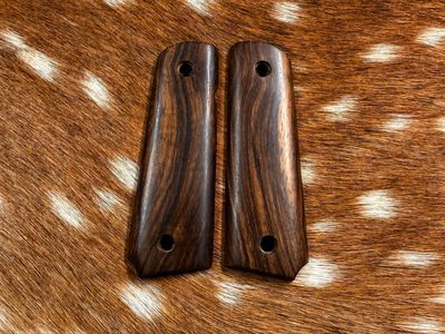 Traditional 1911 Walnut Grips