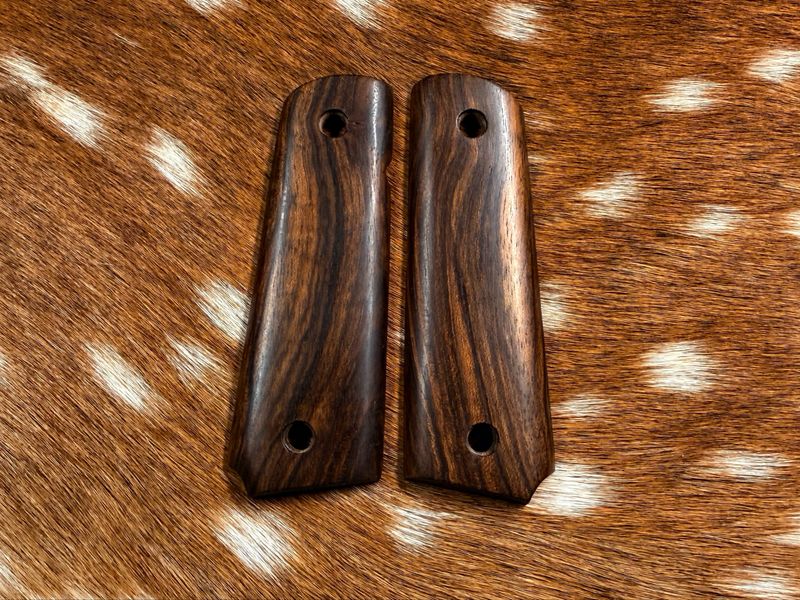 Traditional 1911 Walnut Grips