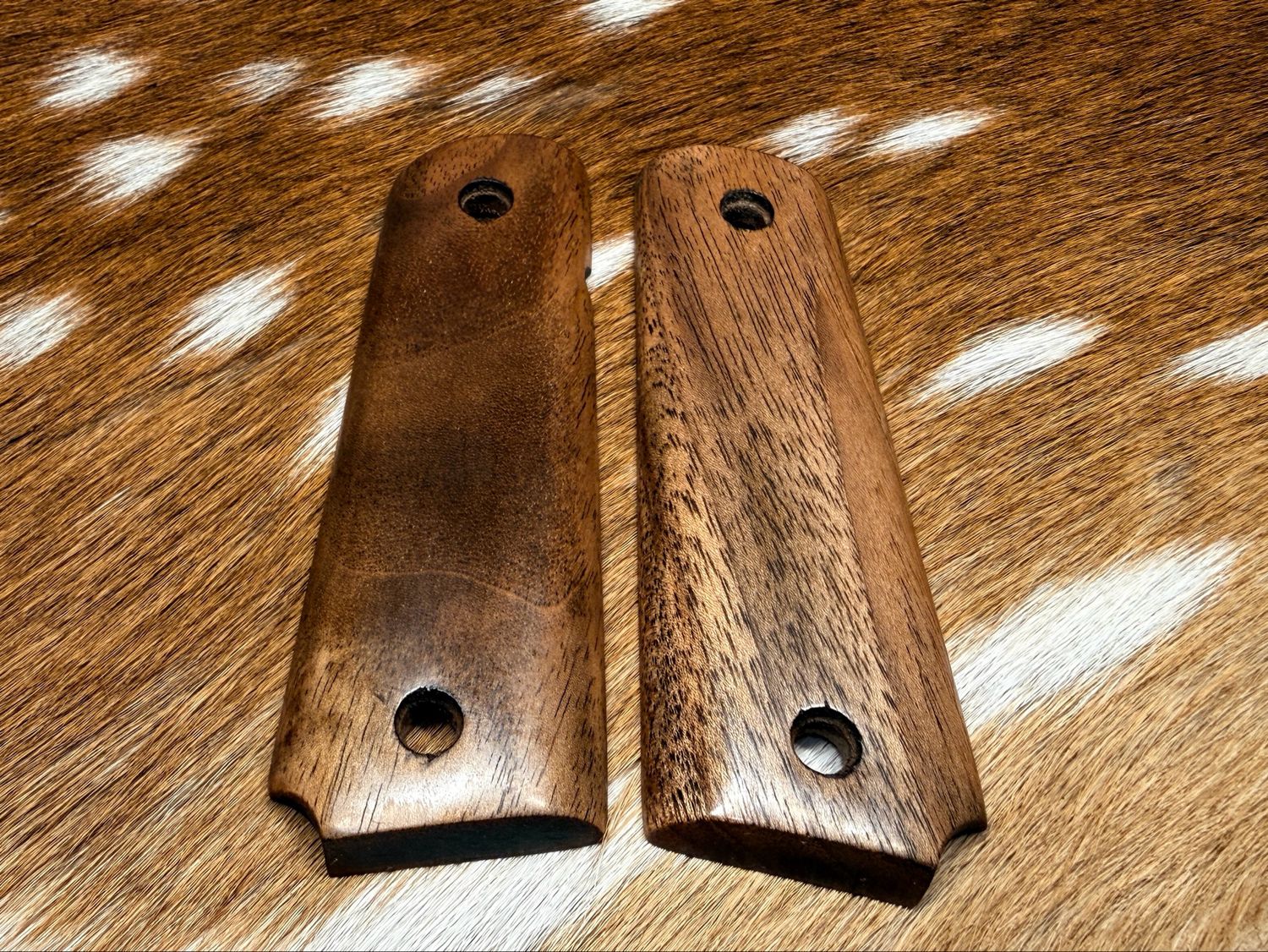 Traditional 1911 Walnut Grips