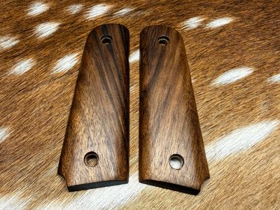 Traditional 1911 Walnut Grips