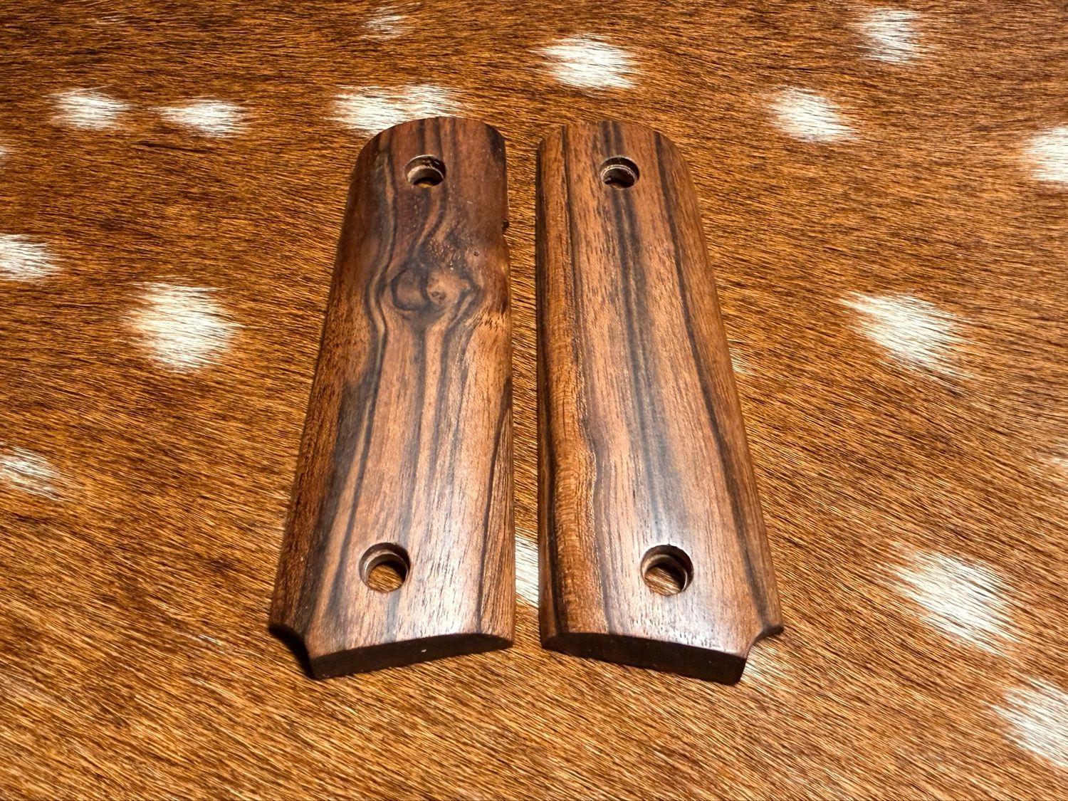 Traditional 1911 Walnut Grips