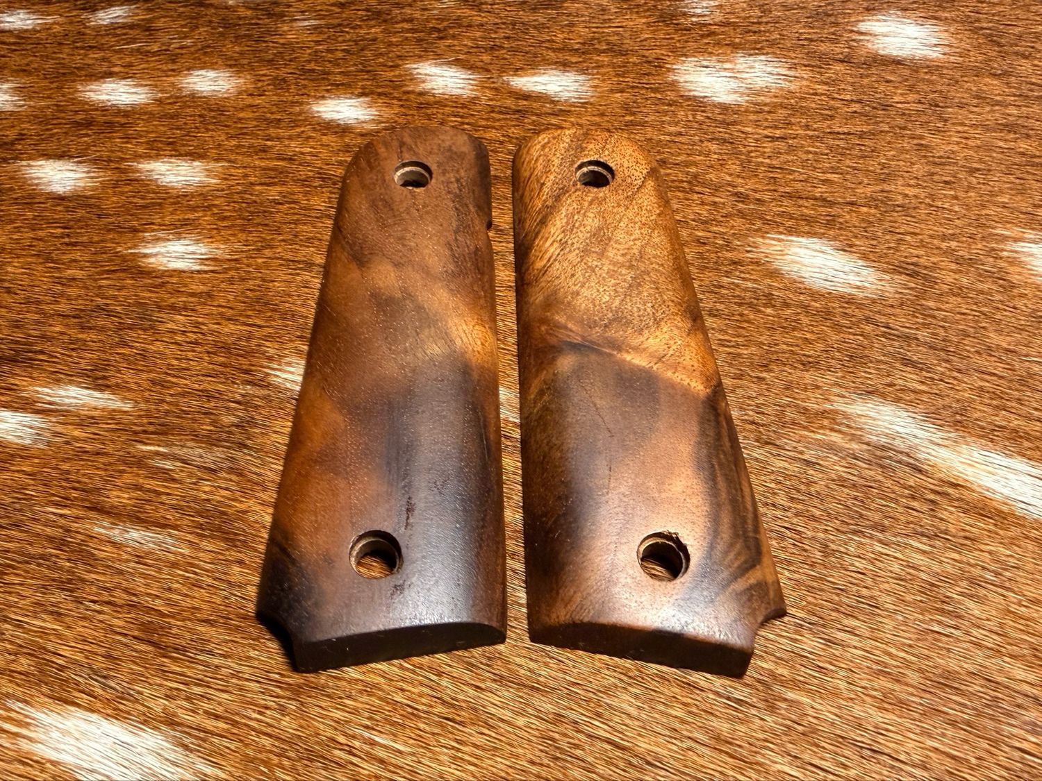 Traditional 1911 Walnut Grips