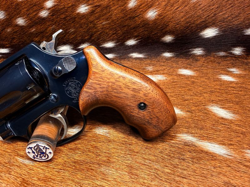 Smith & Wesson High Grade Walnut Grips (J Frame Boot Grip Finger Groove)