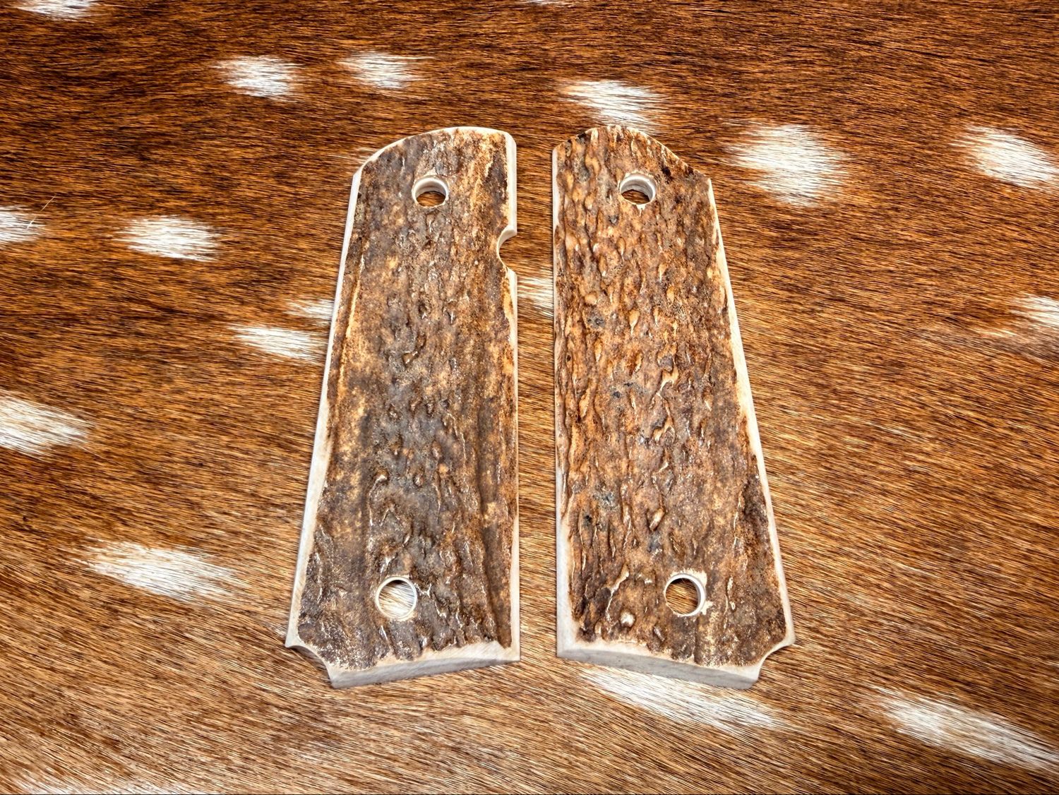 Traditional 1911 Stag Grips