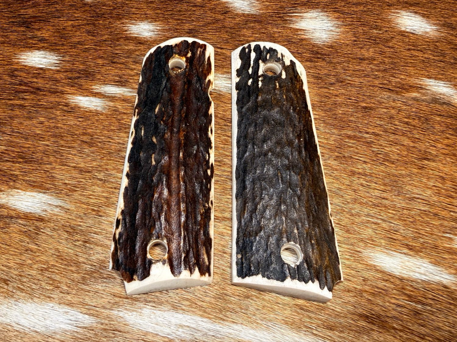 Traditional 1911 Stag Grips