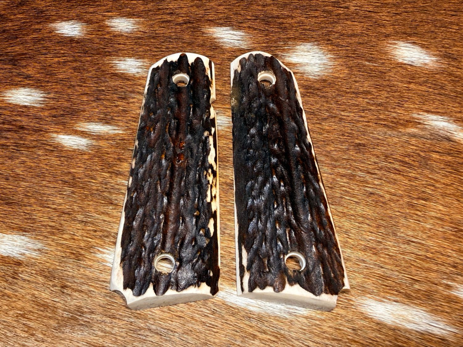 Traditional 1911 Stag Grips