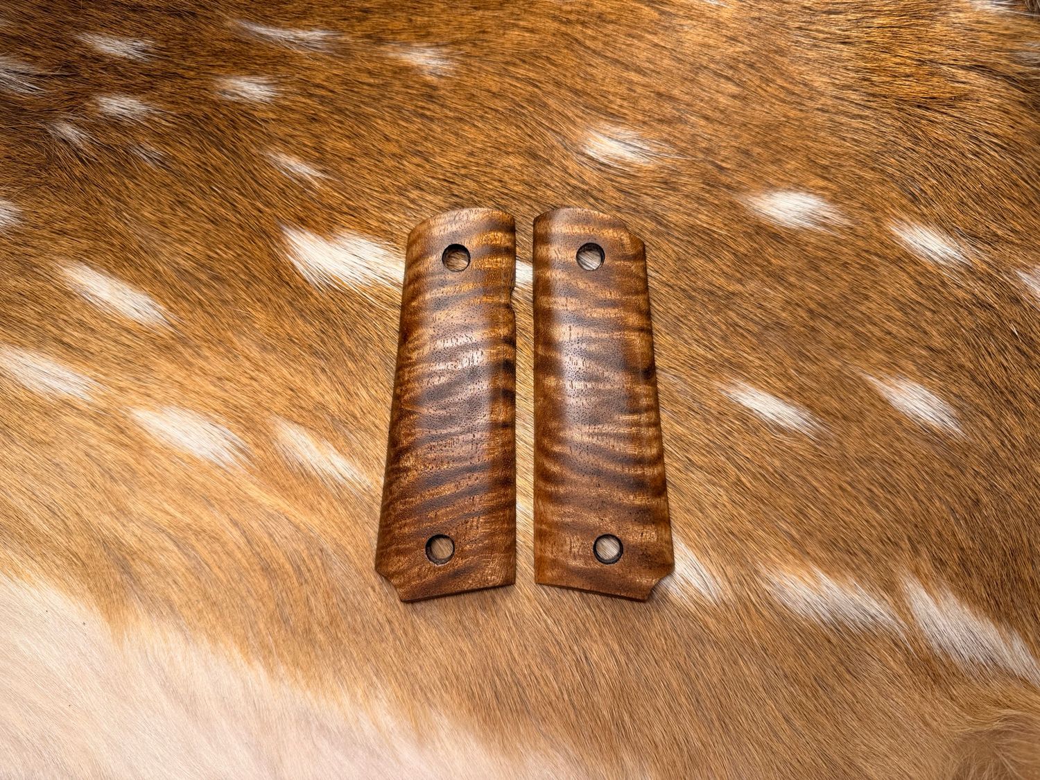 Traditional 1911 Bastogne Walnut Grips