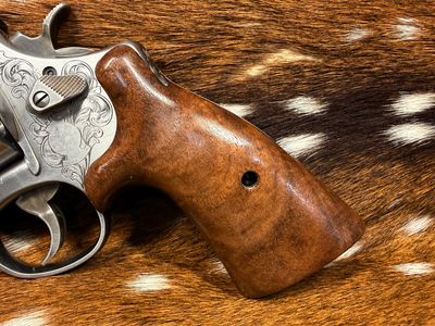 Smith & Wesson High Grade Walnut S&W Bear Hug Grips (ROUND N FRAME)