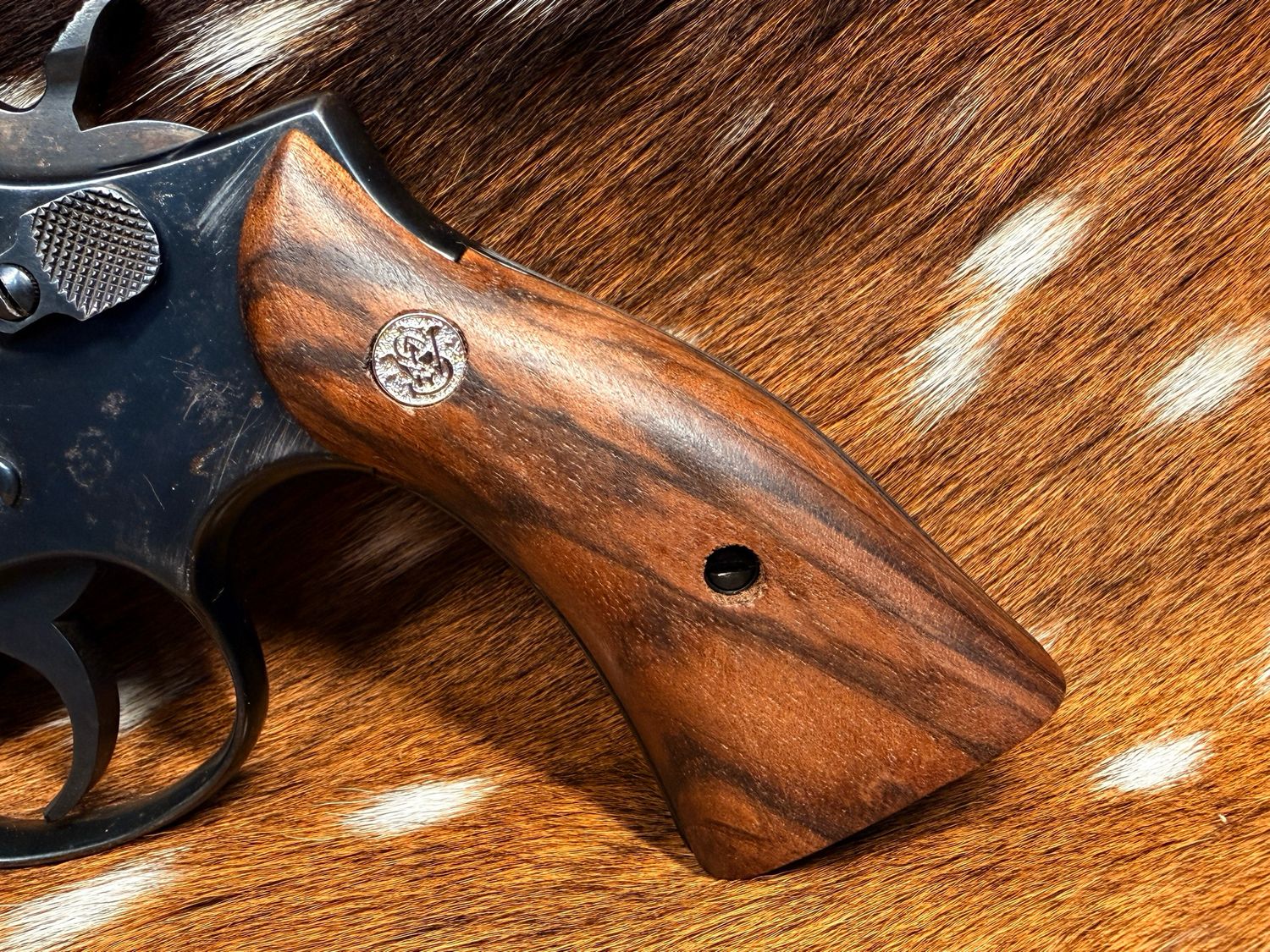 Smith & Wesson High Grade Walnut Magna Grips (Square K Frame)