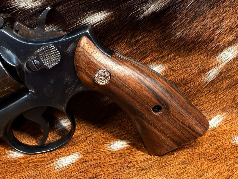 Smith & Wesson High Grade Walnut Magna Grips (Square K Frame)