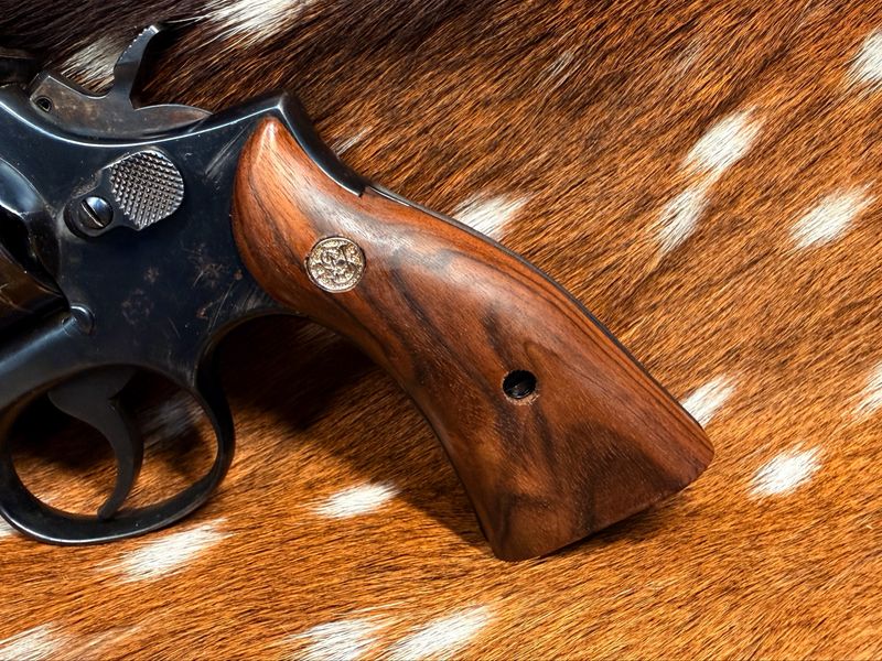 Smith & Wesson High Grade Walnut Magna Grips (Square K Frame)