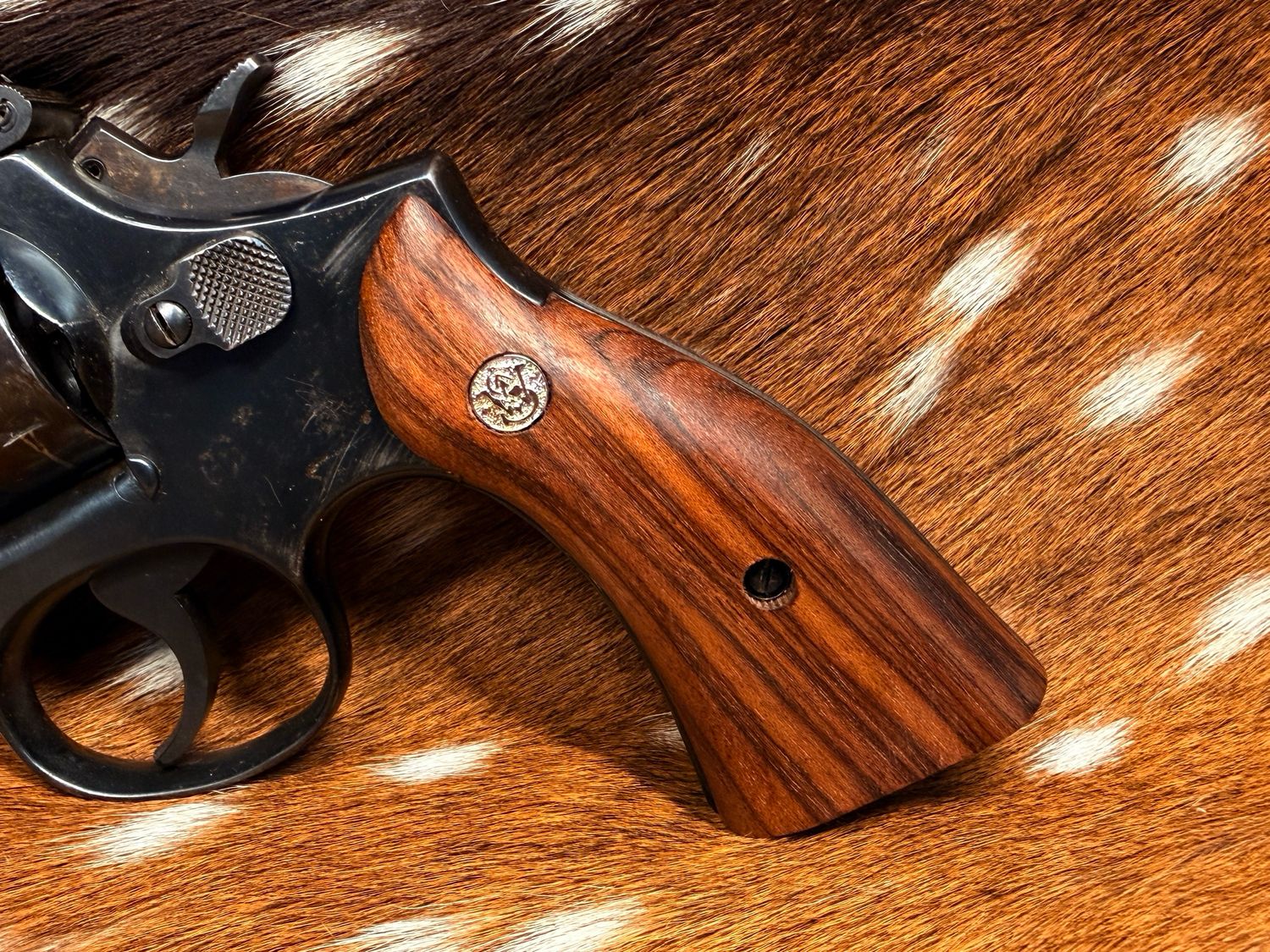 Smith & Wesson High Grade Walnut Magna Grips (Square K Frame)