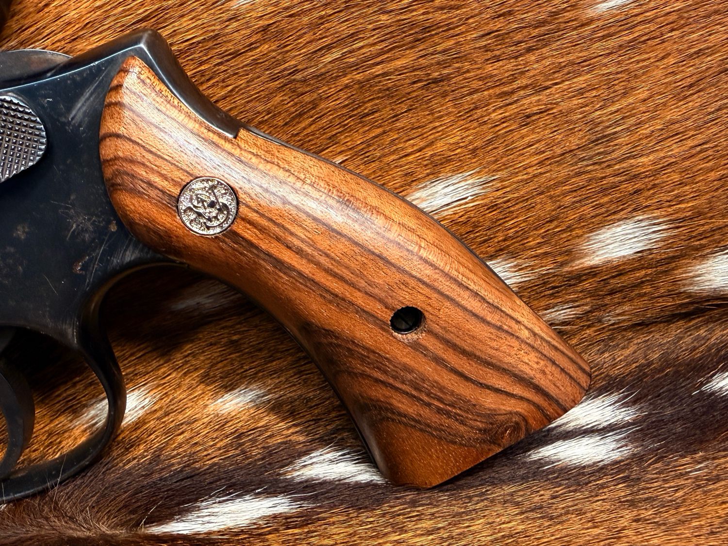 Smith & Wesson High Grade Walnut Magna Grips (Square K Frame)