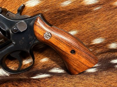 Smith & Wesson High Grade Walnut Magna Grips (Square K Frame)
