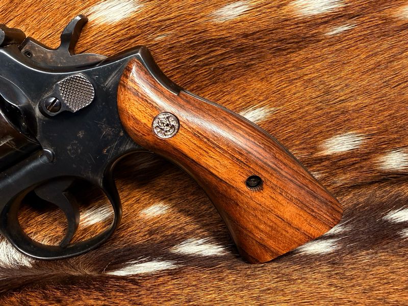 Smith & Wesson High Grade Walnut Magna Grips (Square K Frame)