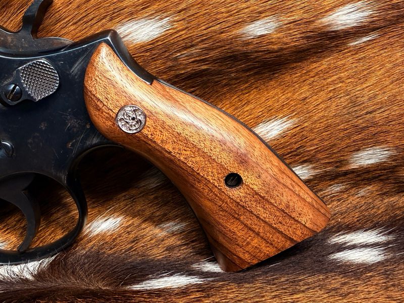 Smith & Wesson High Grade Walnut Magna Grips (Square K Frame)