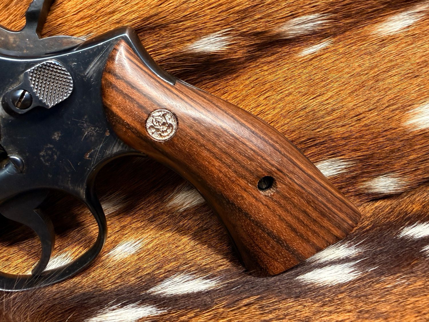 Smith & Wesson High Grade Walnut Magna Grips (Square K Frame)
