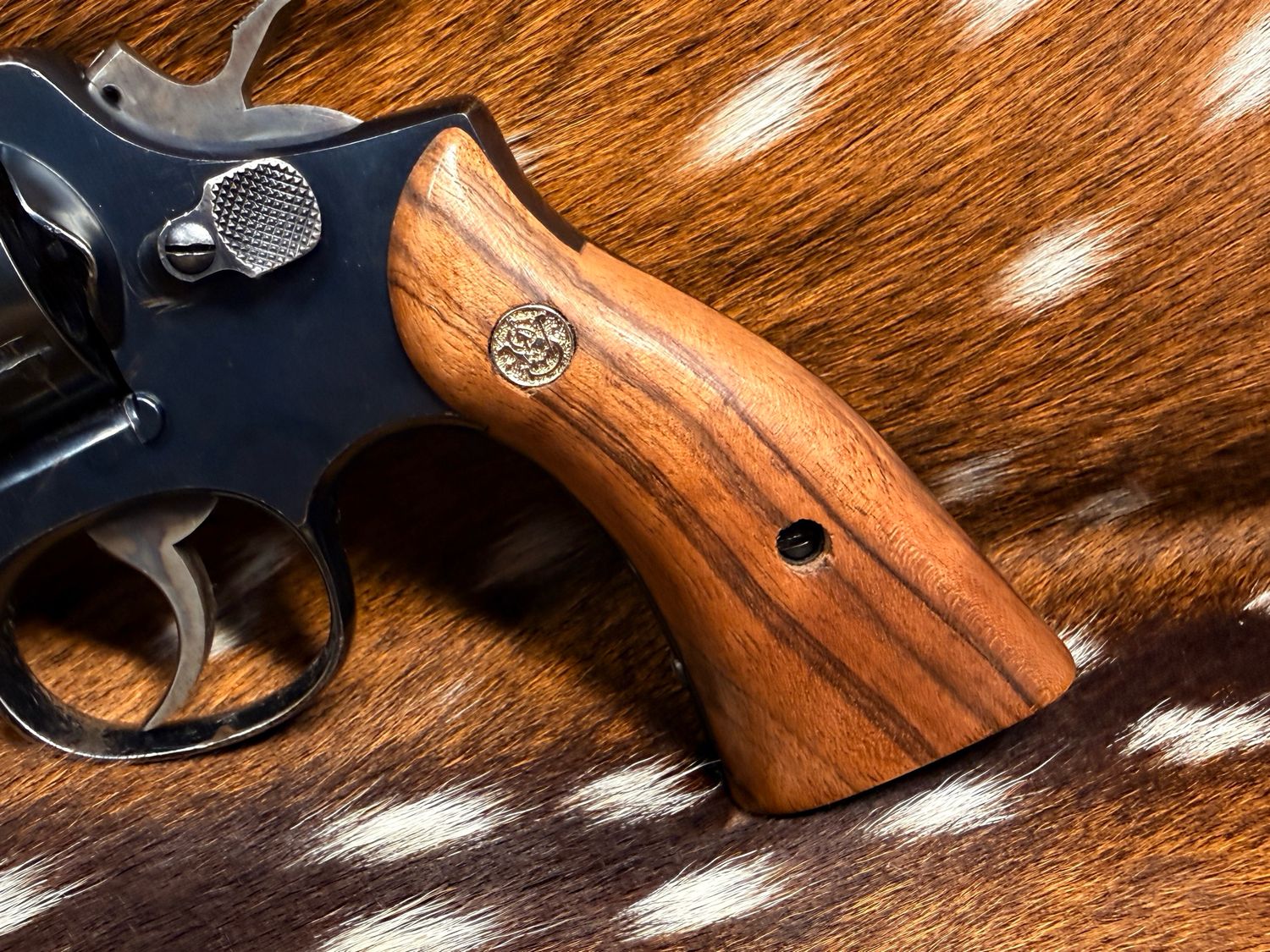 Smith & Wesson High Grade Walnut Magna Grips (Square K Frame)