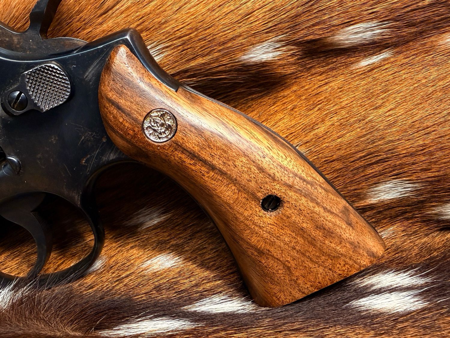Smith & Wesson High Grade Walnut Magna Grips (Square K Frame) Smith & Wesson High Grade Walnut Magna Grips (Square K Frame)