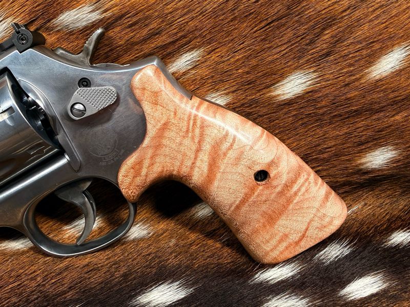 Smith & Wesson High Grade Hand Select Bastogne S&W Bear Hug Grips (ROUND K/L FRAME)