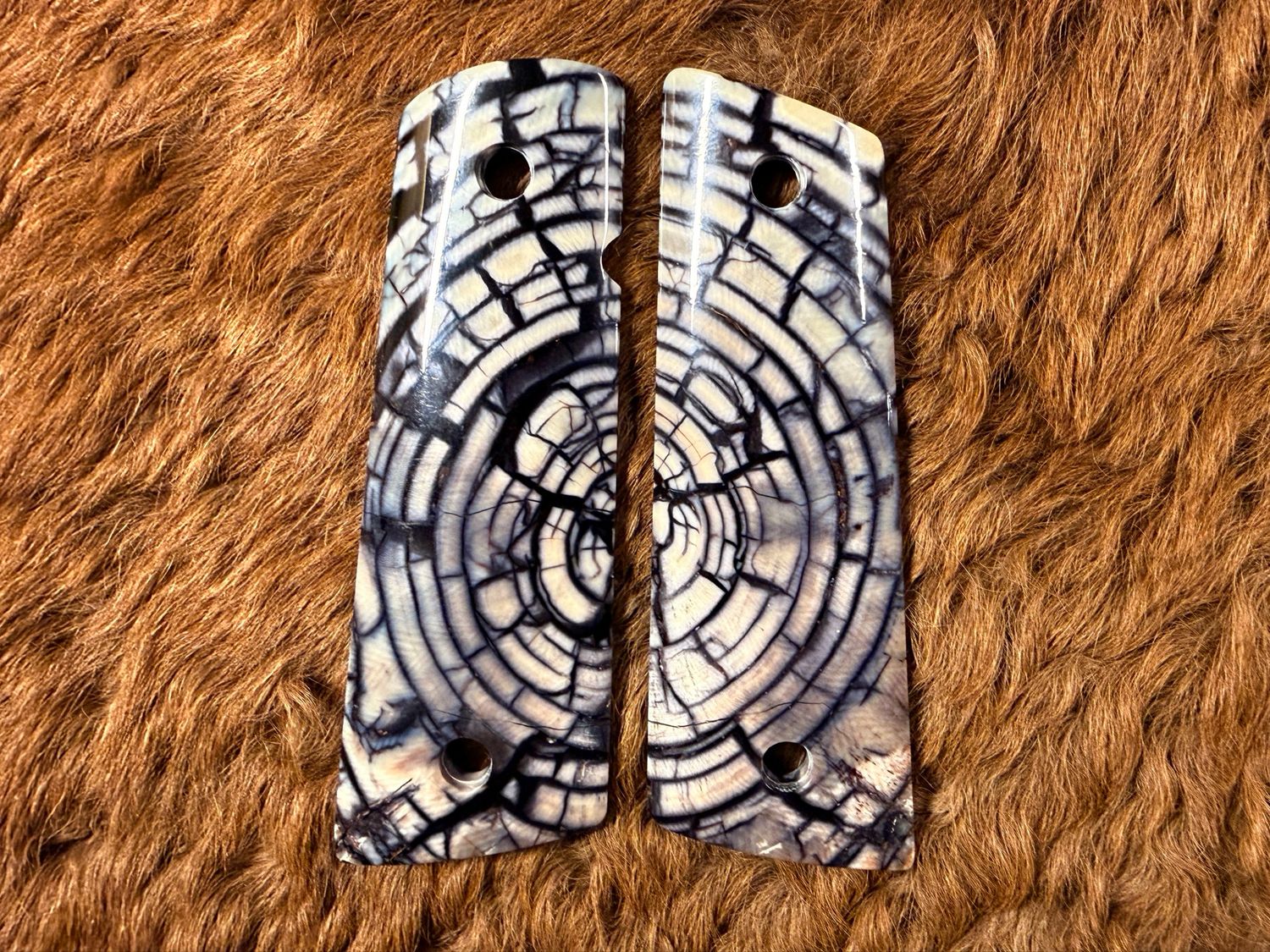 Magwell Crosscut Mammoth Ivory Grips for 1911