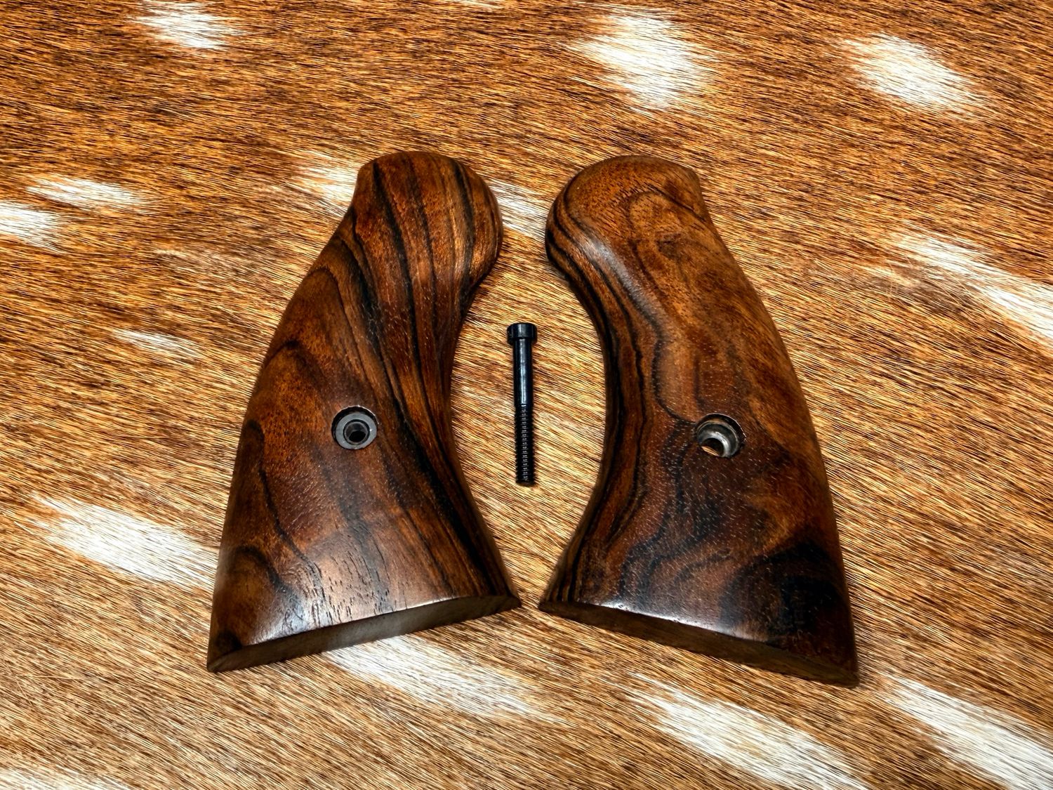 Colt Diamondback Walnut Grips