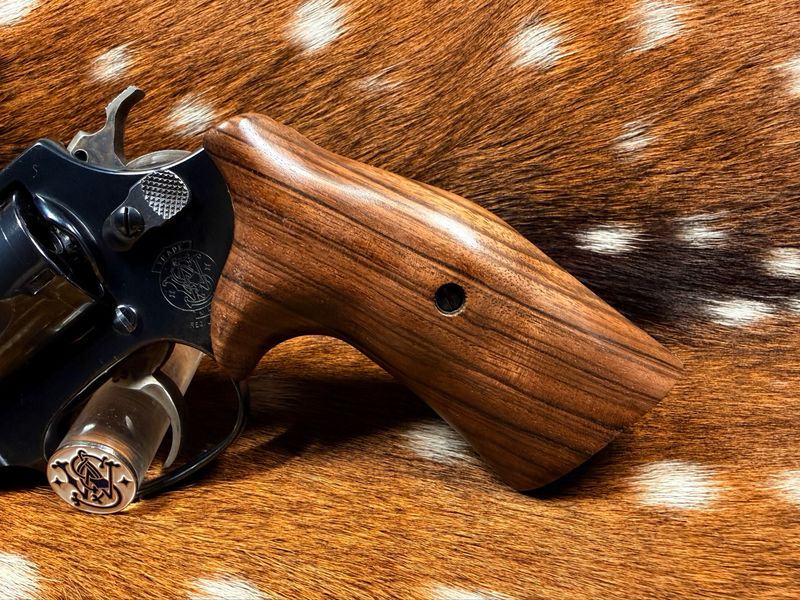 Smith & Wesson High Grade Hand Select Walnut Grips (J Frame Cub Hug)