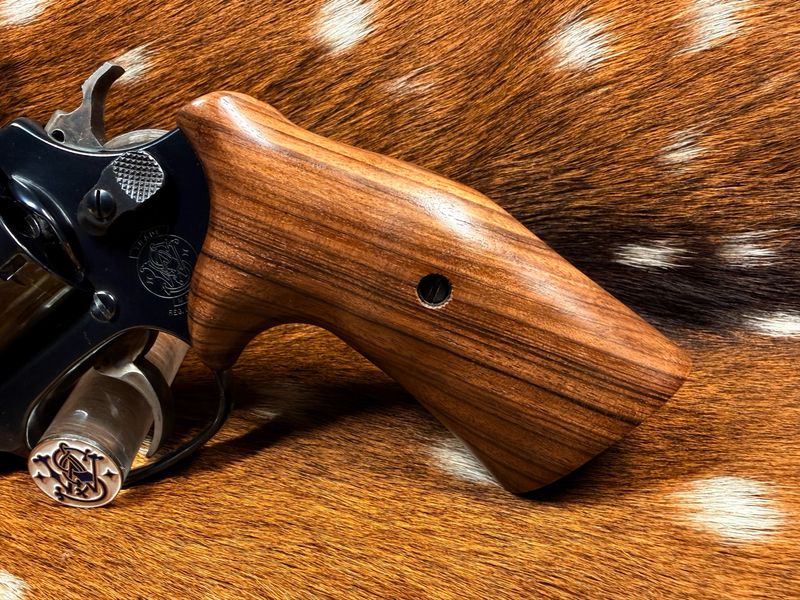 Smith & Wesson High Grade Hand Select Walnut Grips (J Frame Cub Hug)