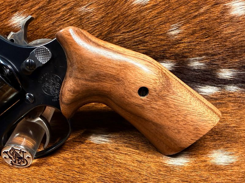 Smith & Wesson High Grade Hand Select Walnut Grips (J Frame Cub Hug)