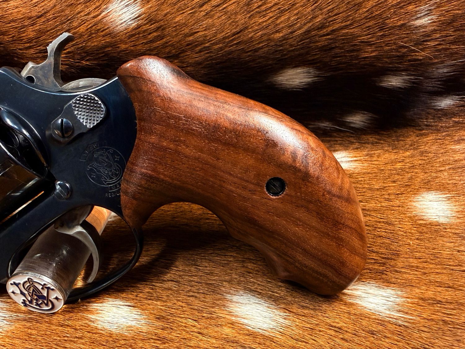 Smith & Wesson High Grade Walnut Grips (J Frame Boot Grip Extended Finger Groove)