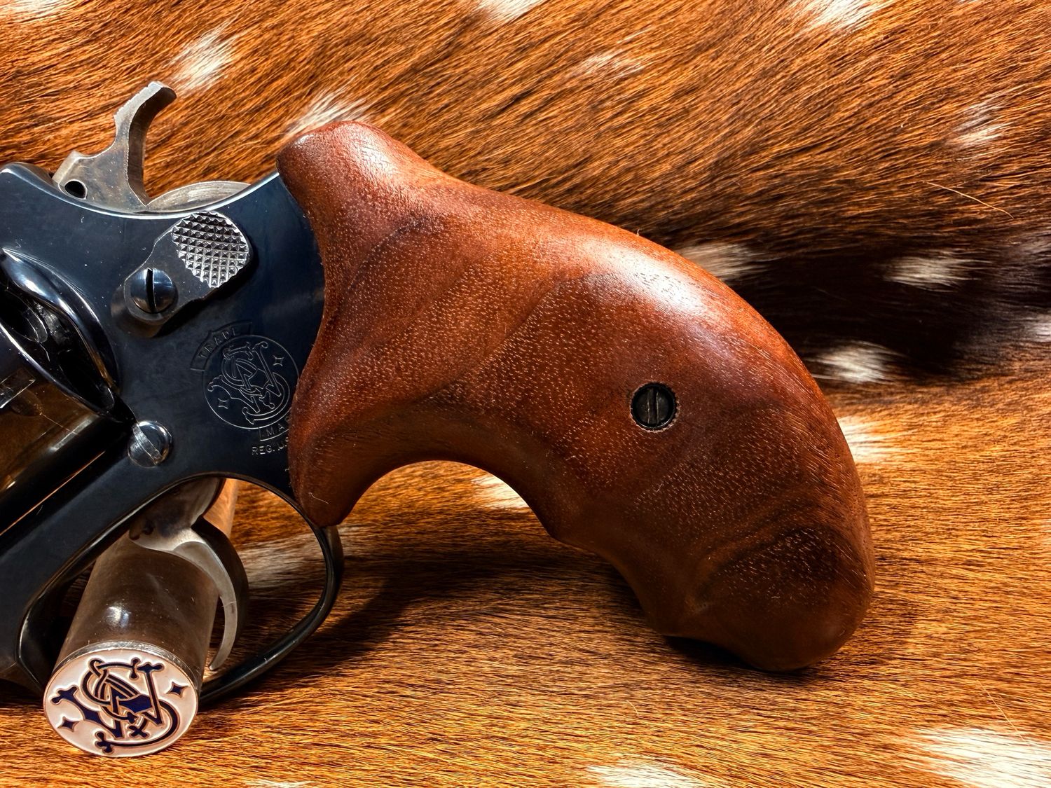 Smith & Wesson High Grade Walnut Grips (J Frame Boot Grip Extended Finger Groove)