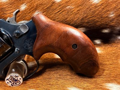Smith & Wesson High Grade Walnut Grips (J Frame Boot Grip Extended Finger Groove)